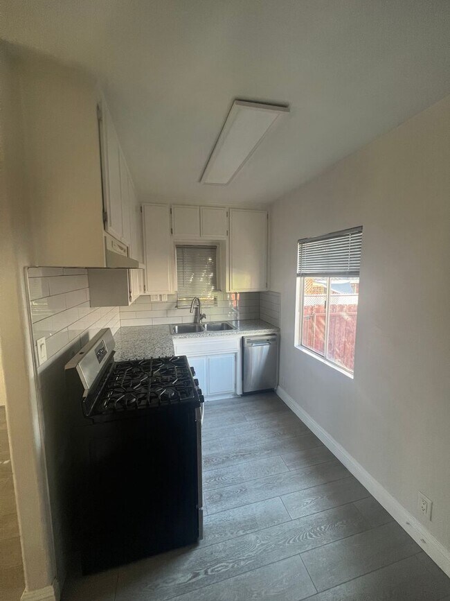 Building Photo - 1535