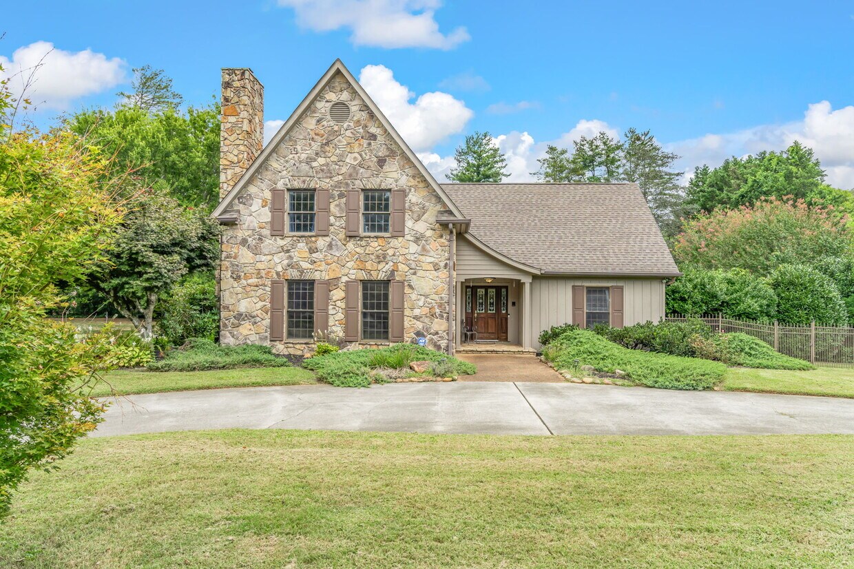 Primary Photo - 2016 Rivergate Dr