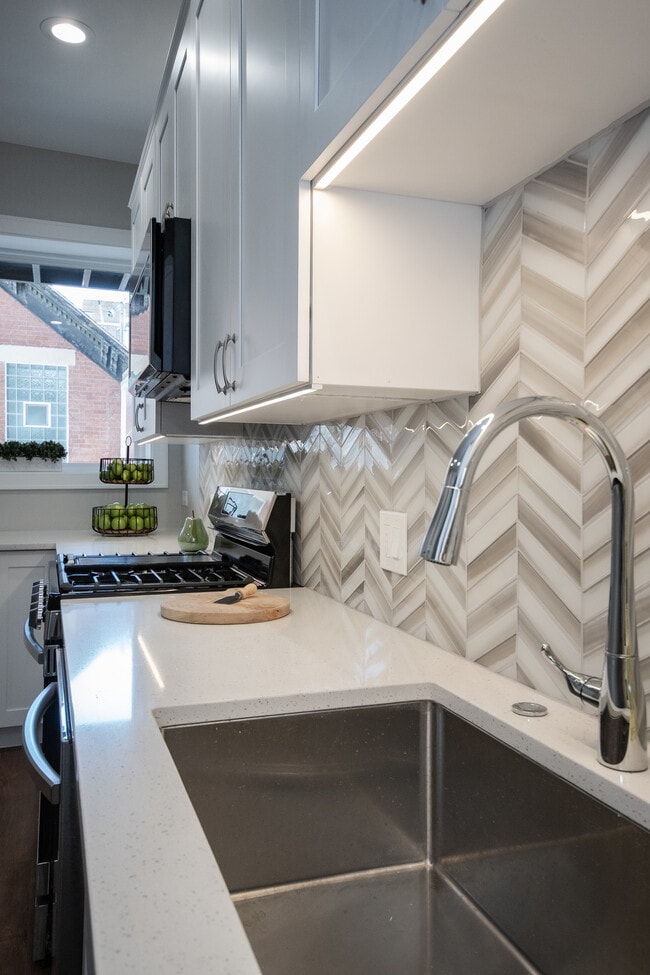 Kitchen - 2327 N Southport Ave