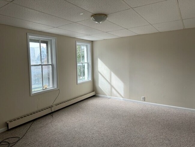 Building Photo - 143 E Market St