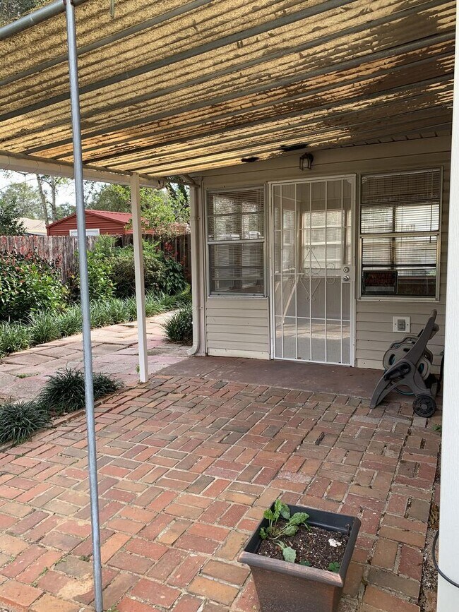 Building Photo - 8032 Eastwood Lane