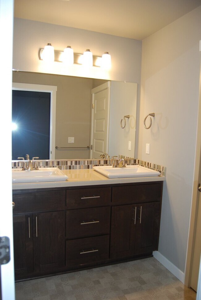 Foto del edificio - 3 Bedroom 2.5 Bath Newberg