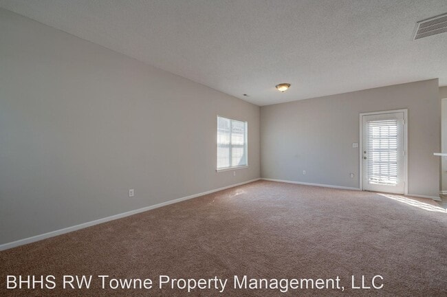 Building Photo - 3 br, 2.5 bath House - 850 Worcester Way