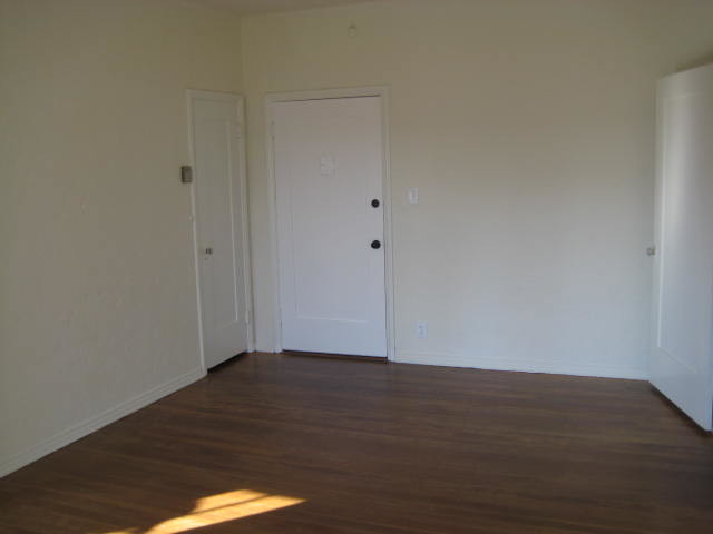 Foto del edificio - 1343 N Catalina St