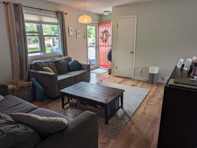 Living room - 3924 Windom St