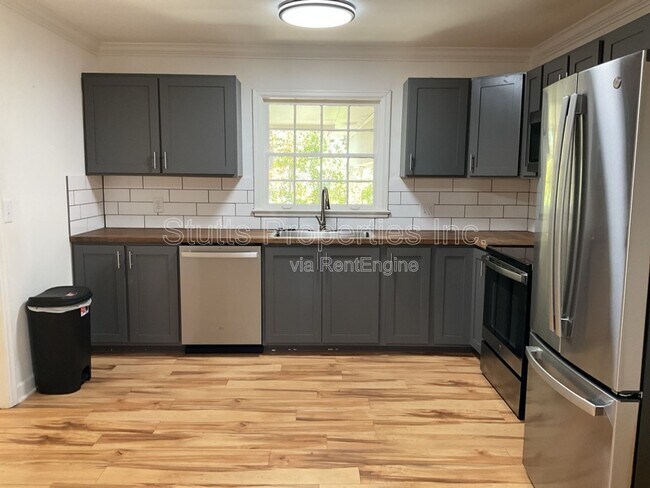 Foto del edificio - 2114 Crestline Dr