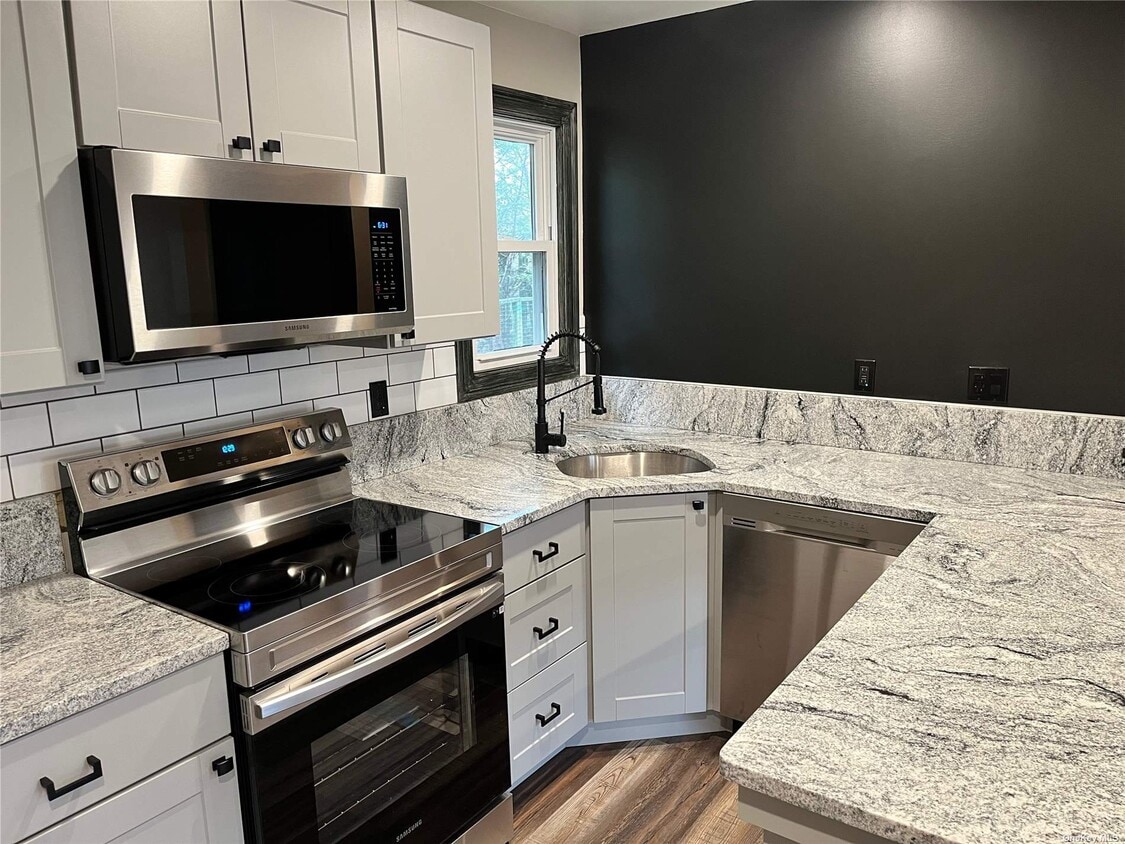 37 Mt Sinai Ave, Mount Sinai, NY 11766 House Rental in Mount Sinai