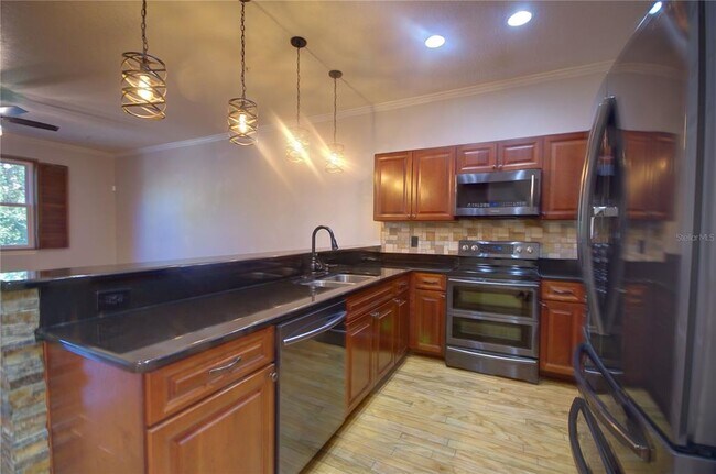 Building Photo - 218 7th Ave N