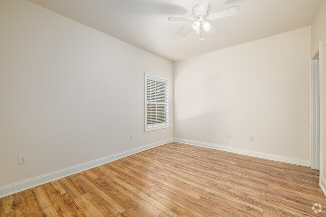 2BR, 2BA - 950SF - Primary Bedroom - The Woodlands