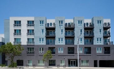 Building Photo - 1623 W Manchester Ave