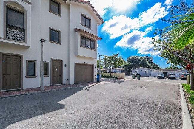 Foto del edificio - 456 NW 41st St