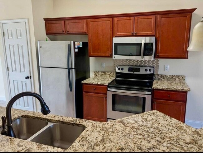 Foto del edificio - 204 Spencer Pl