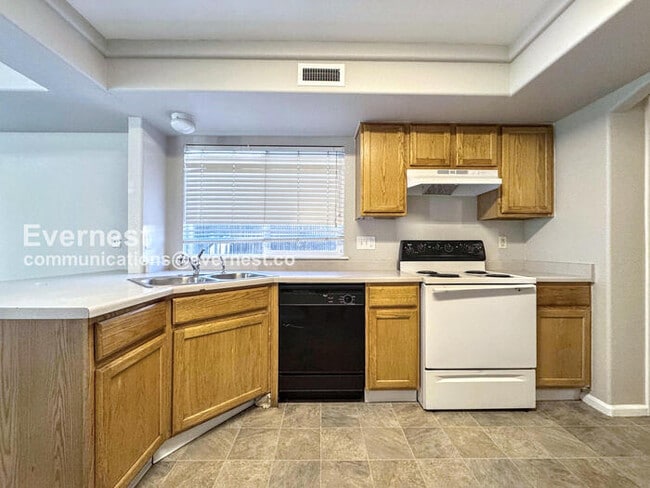 Building Photo - 4079 Perth St