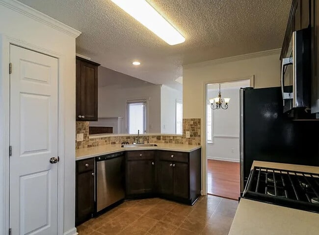 Building Photo - 904 Field View Dr