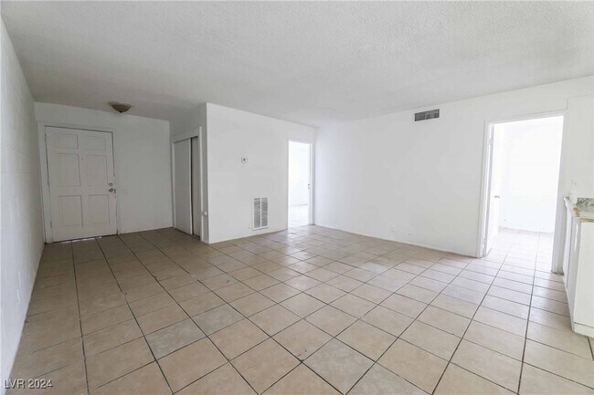 Foto del edificio - 2913 Stewart Ave