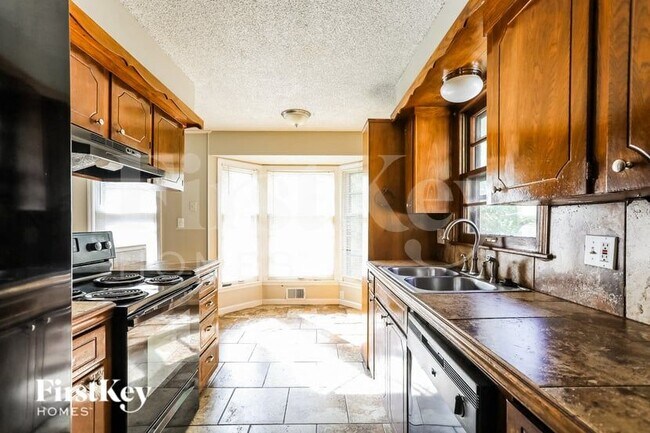 Foto del edificio - 8921 E 90 Terrace