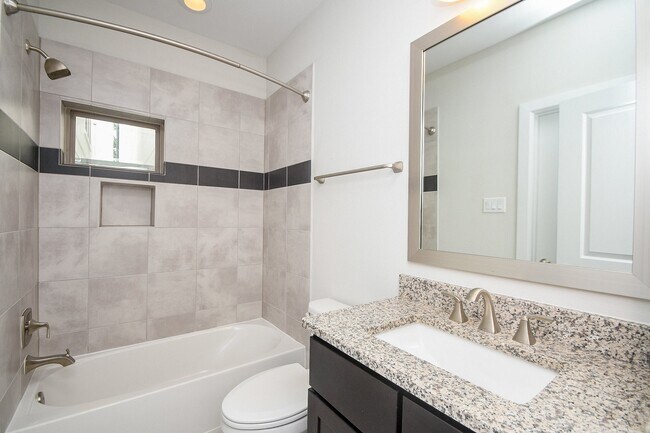 Foto del edificio - 5445 Larkin St