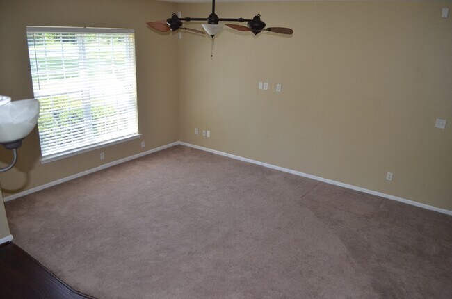 Building Photo - 1020 Teton Cir