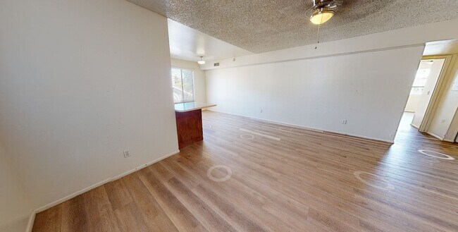 Building Photo - 840 N Revere
