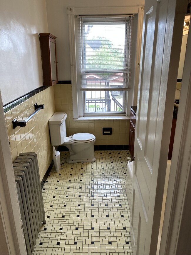 bathroom - 46 E Stewart Ave