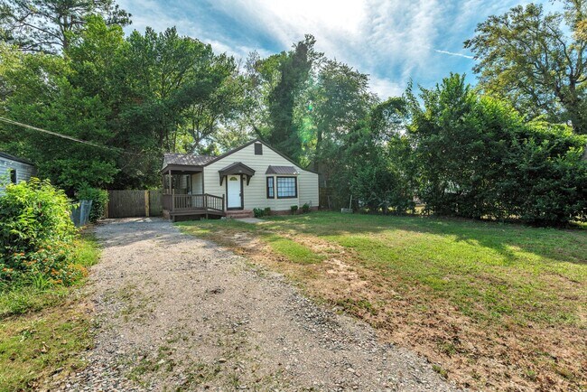 Building Photo - $1,200 - 3 bed/2 bath house for rent in Midtown Augusta, with fenced back yard