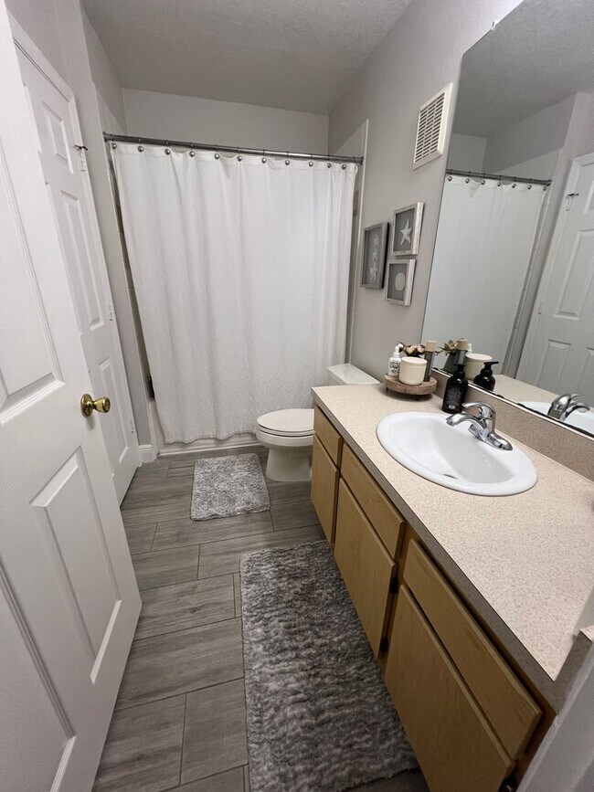 Building Photo - 1/1 Condo in Lee Vista Area/Lake Nona, clo...