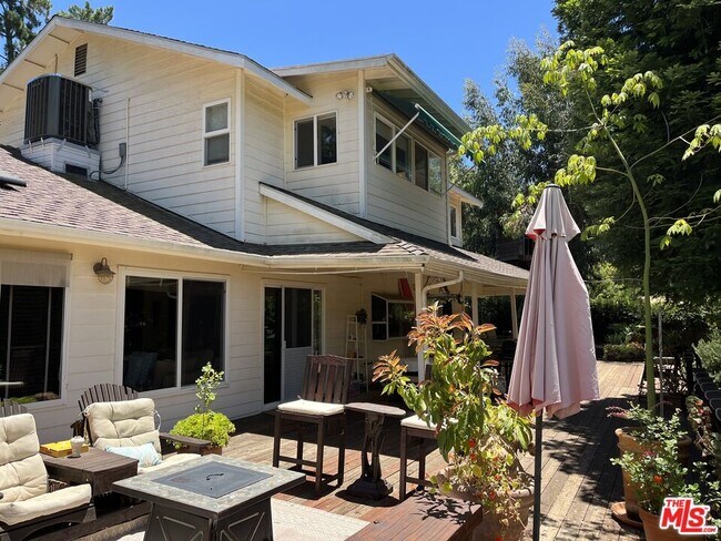 Foto del edificio - 1727 Sylvania Ln