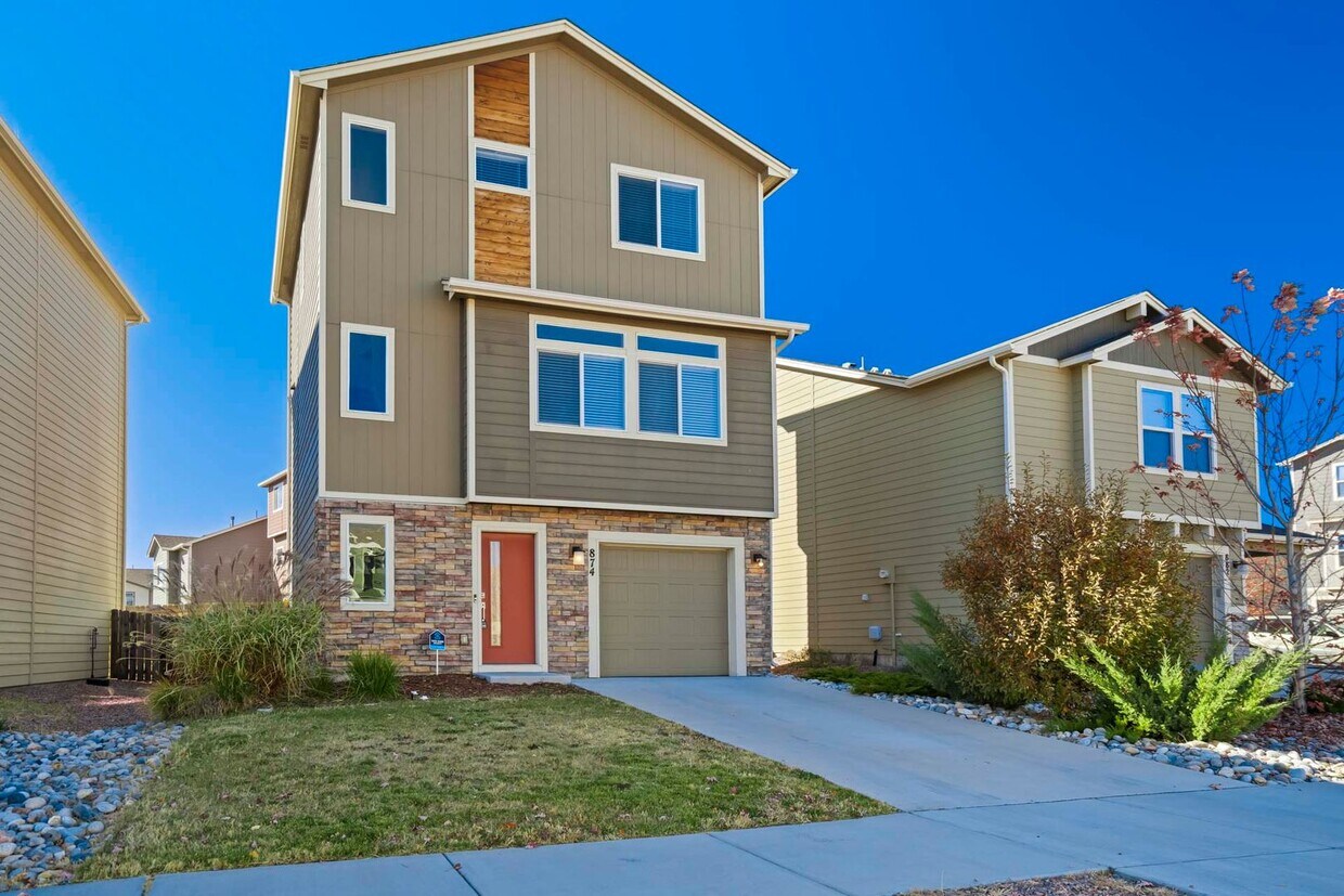 Primary Photo - Modern 3bd Home Near Peterson AFB on Power...