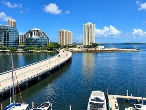 Building Photo - 801 Brickell Bay Dr