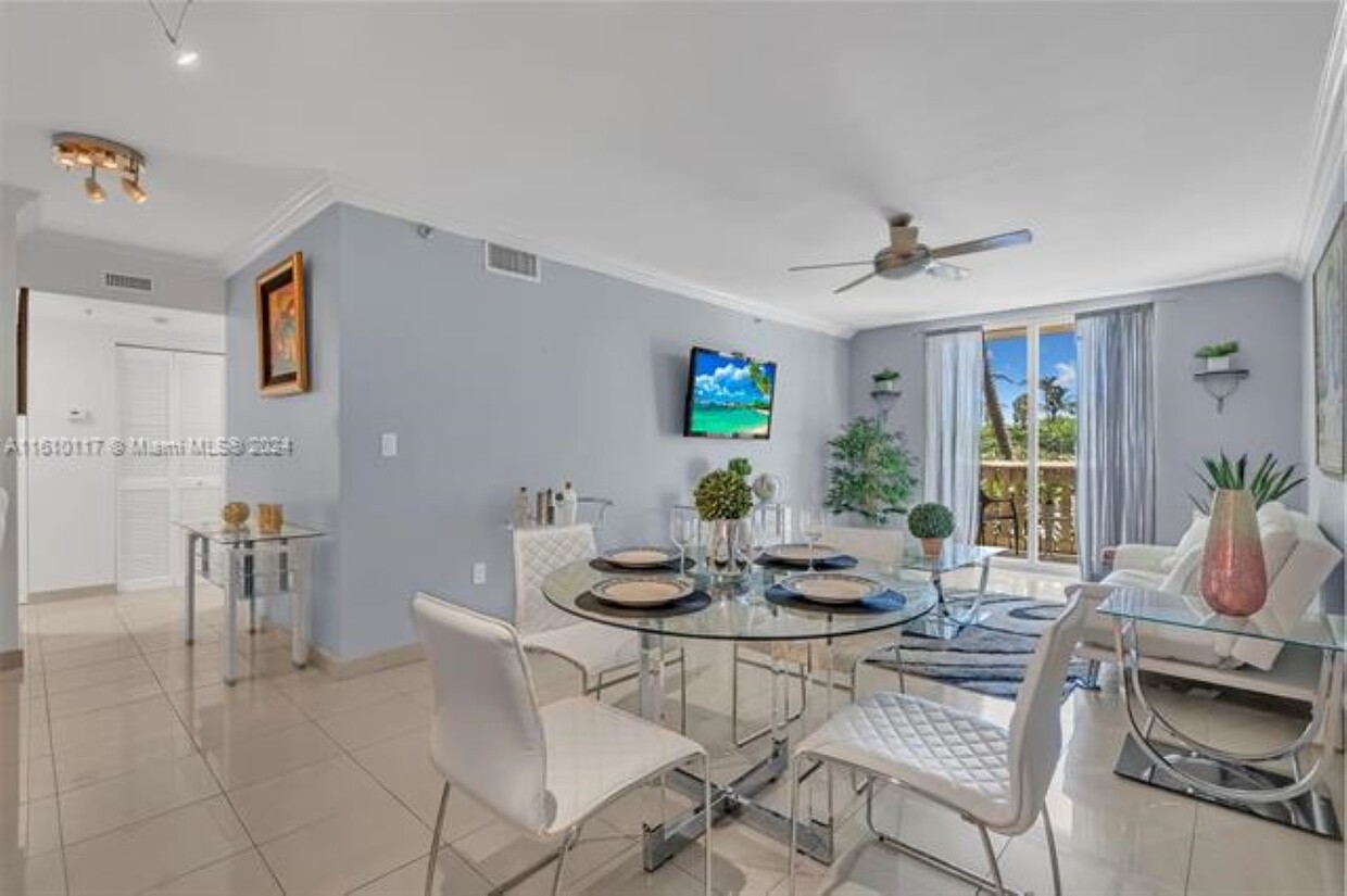 Foto principal - 8888 Collins Ave