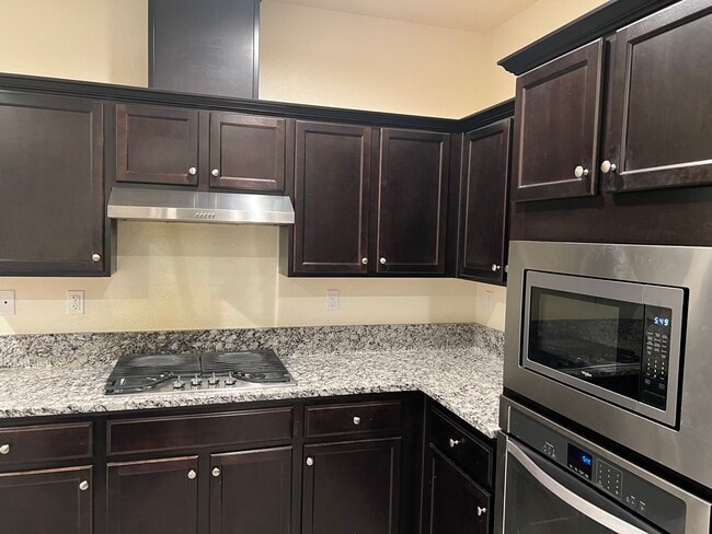 Kitchen - 4354 Strathmore Pl