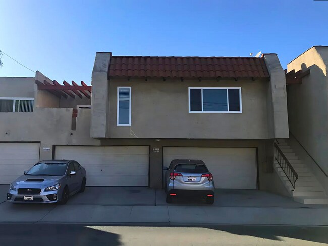 Building Photo - 2222 Huntington Ln