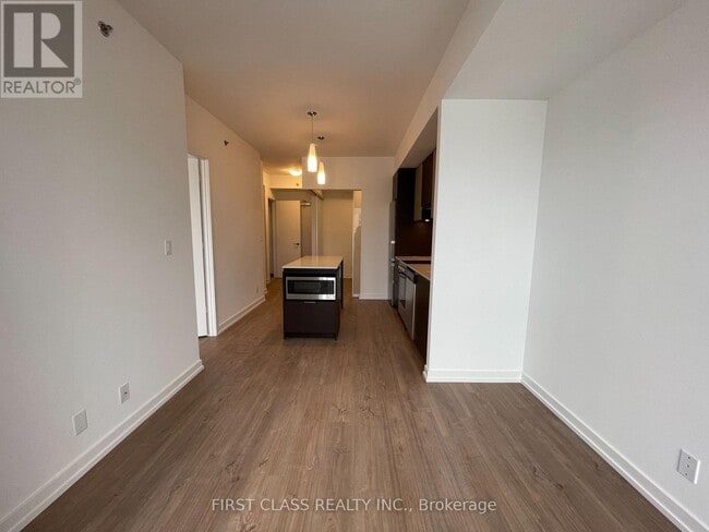 Building Photo - 203-203 College St