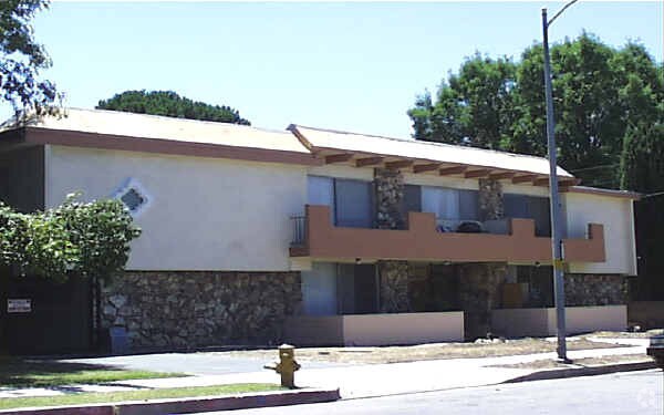 Foto del edificio - 18560 Prairie St