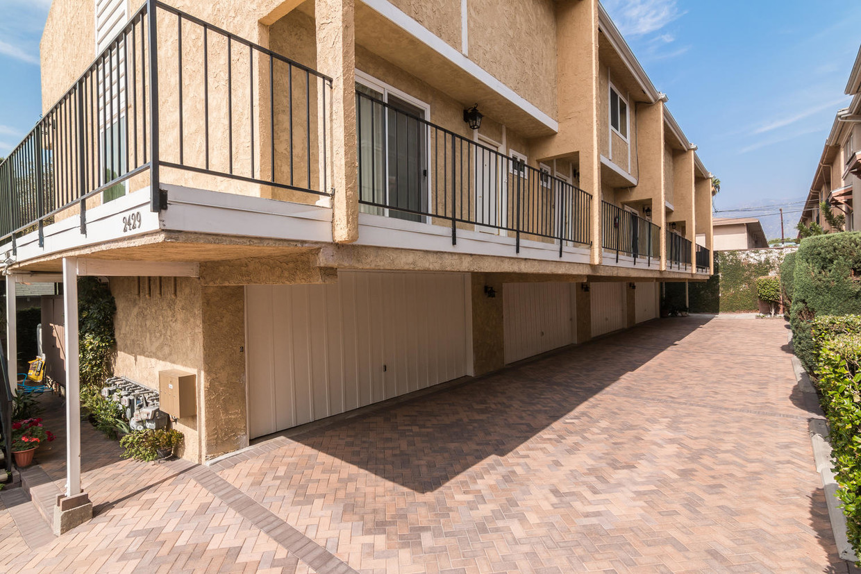 Primary Photo - Oswego Garden Townhome