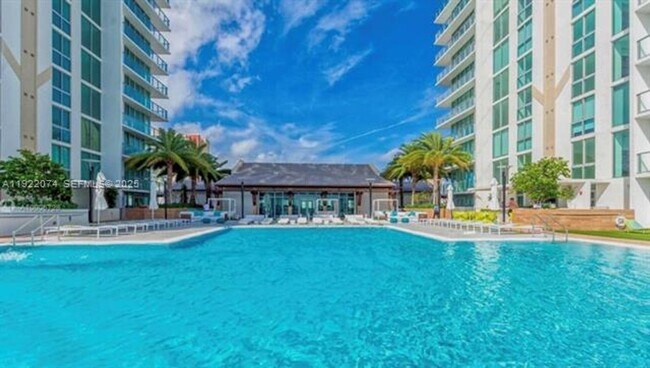 Foto del edificio - 330 Sunny Isles Blvd