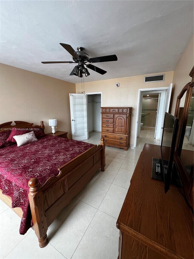 Foto del edificio - 2899 Collins Ave