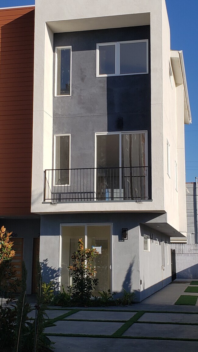 Foto del edificio - 2406 S Dunsmuir Ave