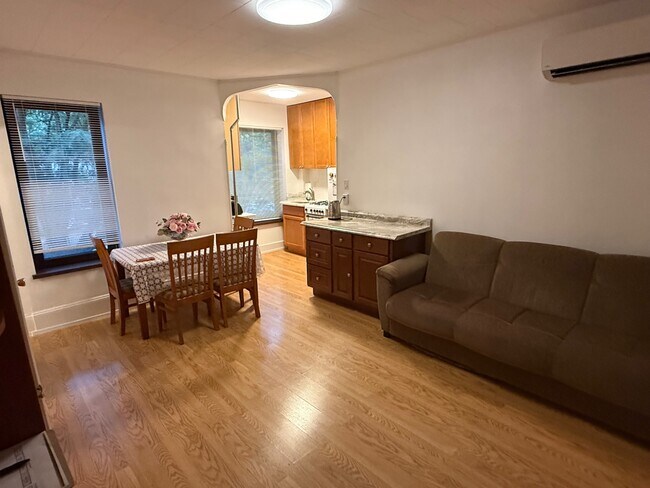Foto del edificio - 2157 Bleecker St