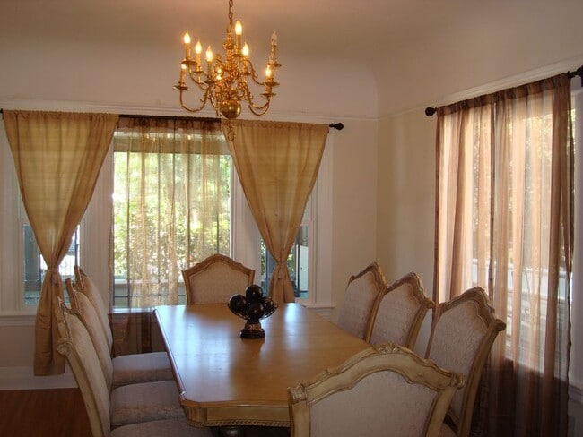 Foto del edificio - 1374 W 37th Pl