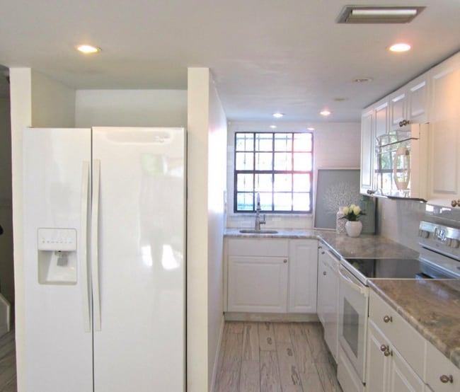 Building Photo - 625 N Halifax Ave