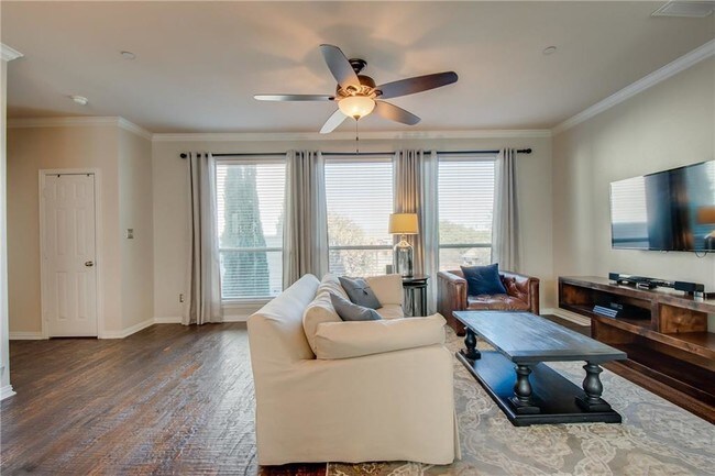Foto del edificio - 2700 Club Ridge Dr