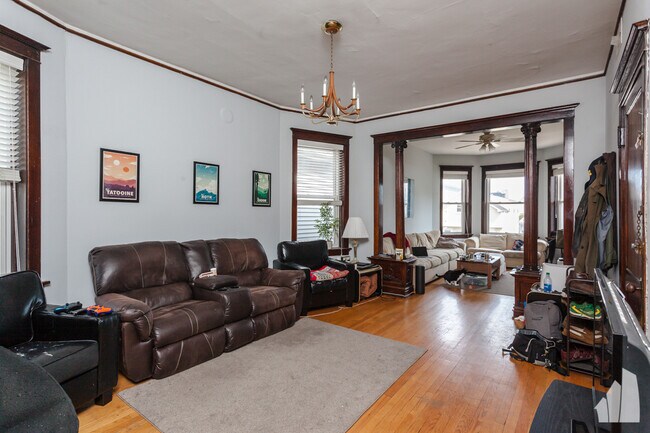 Foto del edificio - 1415 W Henderson St