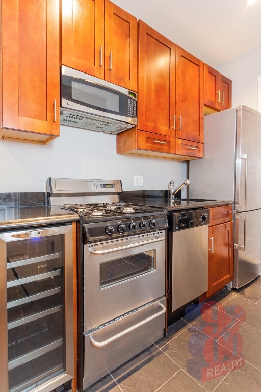 Foto del edificio - 380 E 10th St