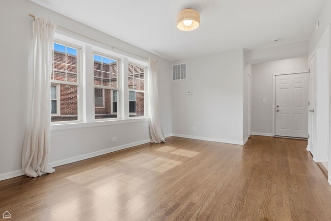 Foto del edificio - 7318 N Honore St