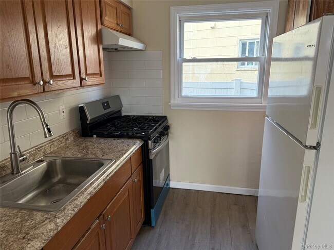 Foto del edificio - 287-289-289 Stewart Ave