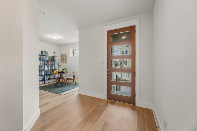 Foto del edificio - 816 Meadowcrest Dr