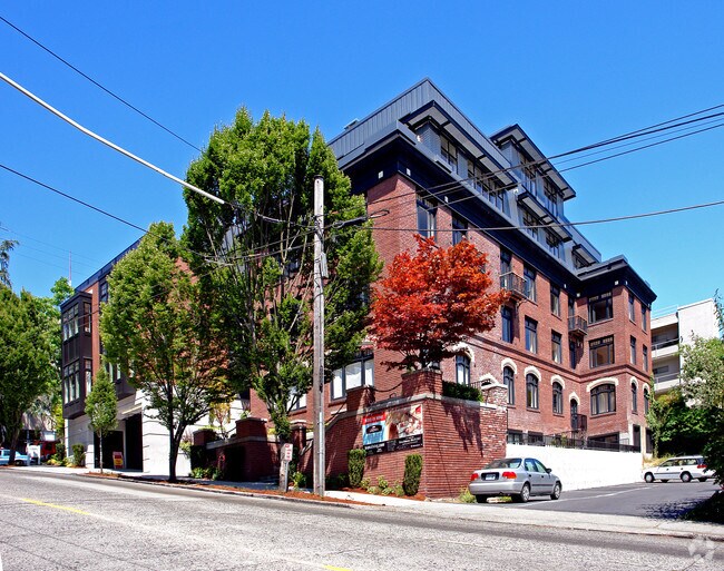 Building Photo - 916 Queen Anne Ave N