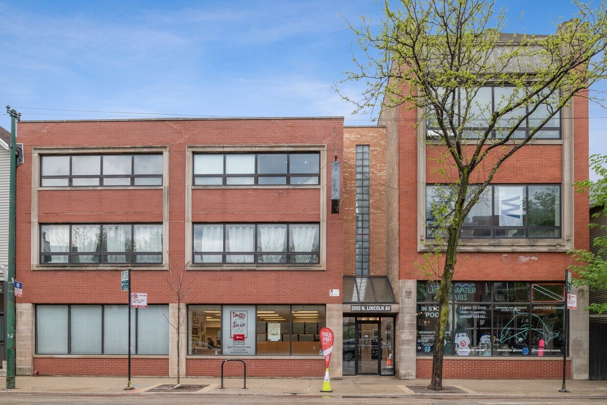 Primary Photo - 2950 N Lincoln Ave