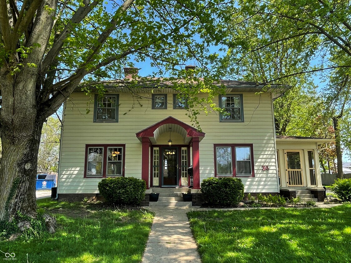 Primary Photo - 34 W Main St